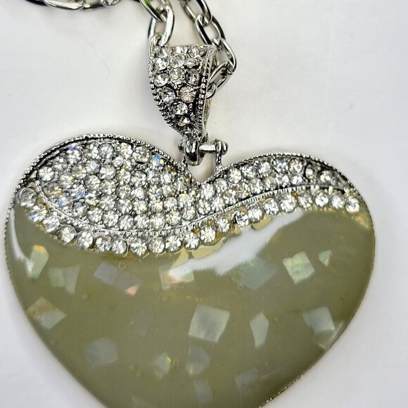Heart Shape Pendant Necklace with crystals - Picture 3 of 8